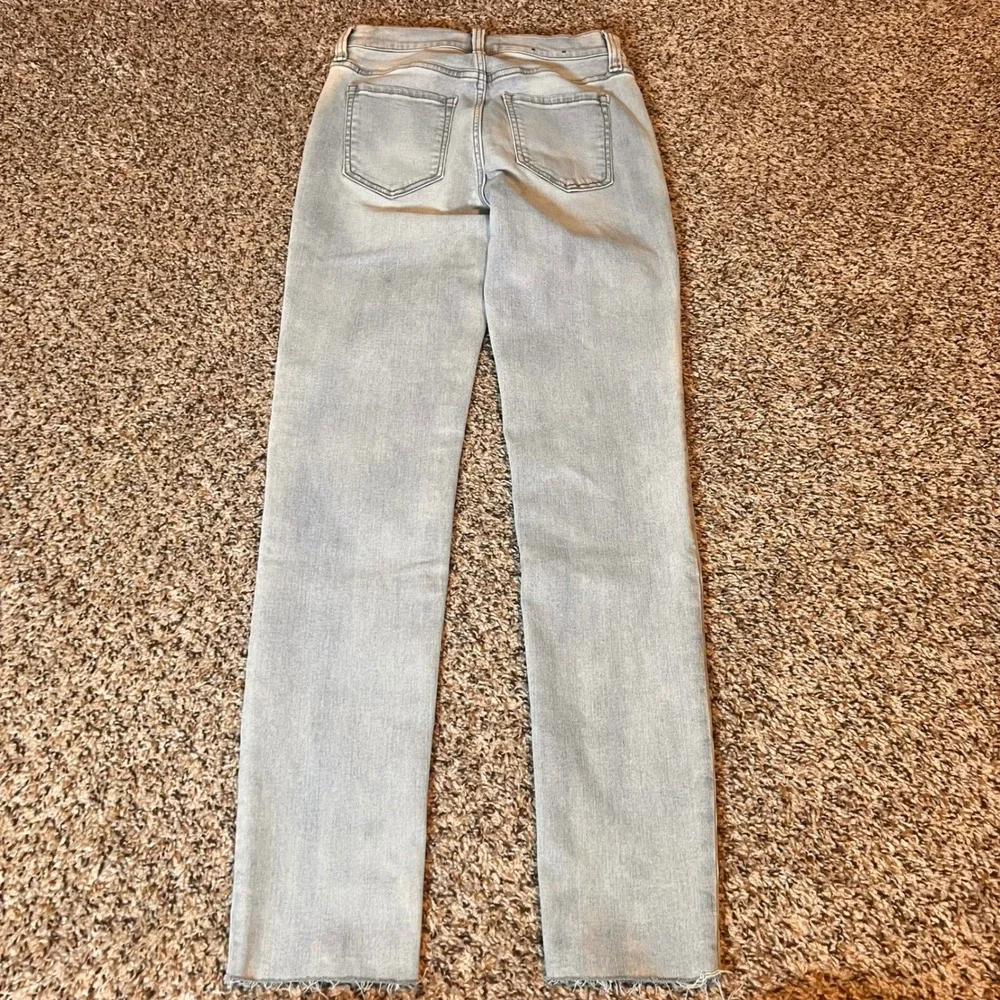 Banana Republic Universal Jean High Rise Raw Hem Light Wash Denim Size 1‎